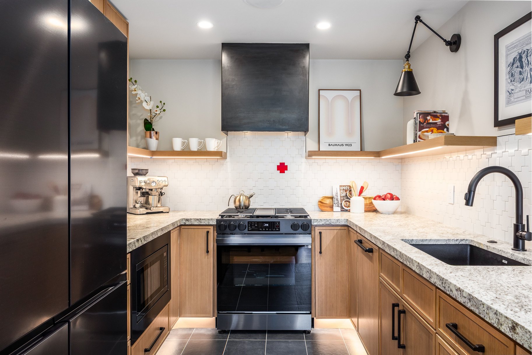  Fully Reimagined Ski-In/Ski-Out Condo — Smart Home Features - 物件實景