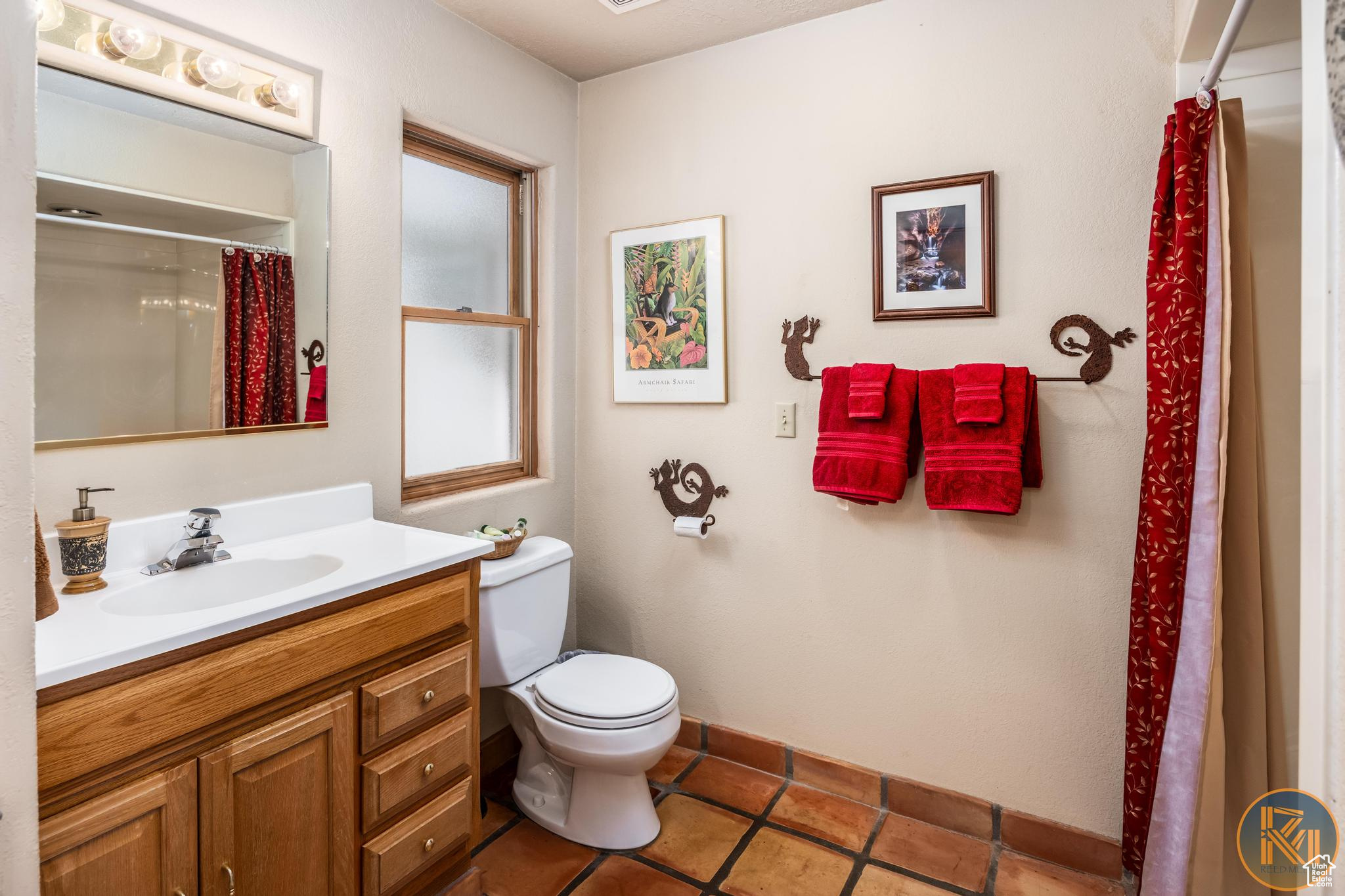 Kanab, Utah, 84741, United States, 2 Bedrooms Bedrooms, ,3 BathroomsBathrooms,Residential,For Sale,1903679