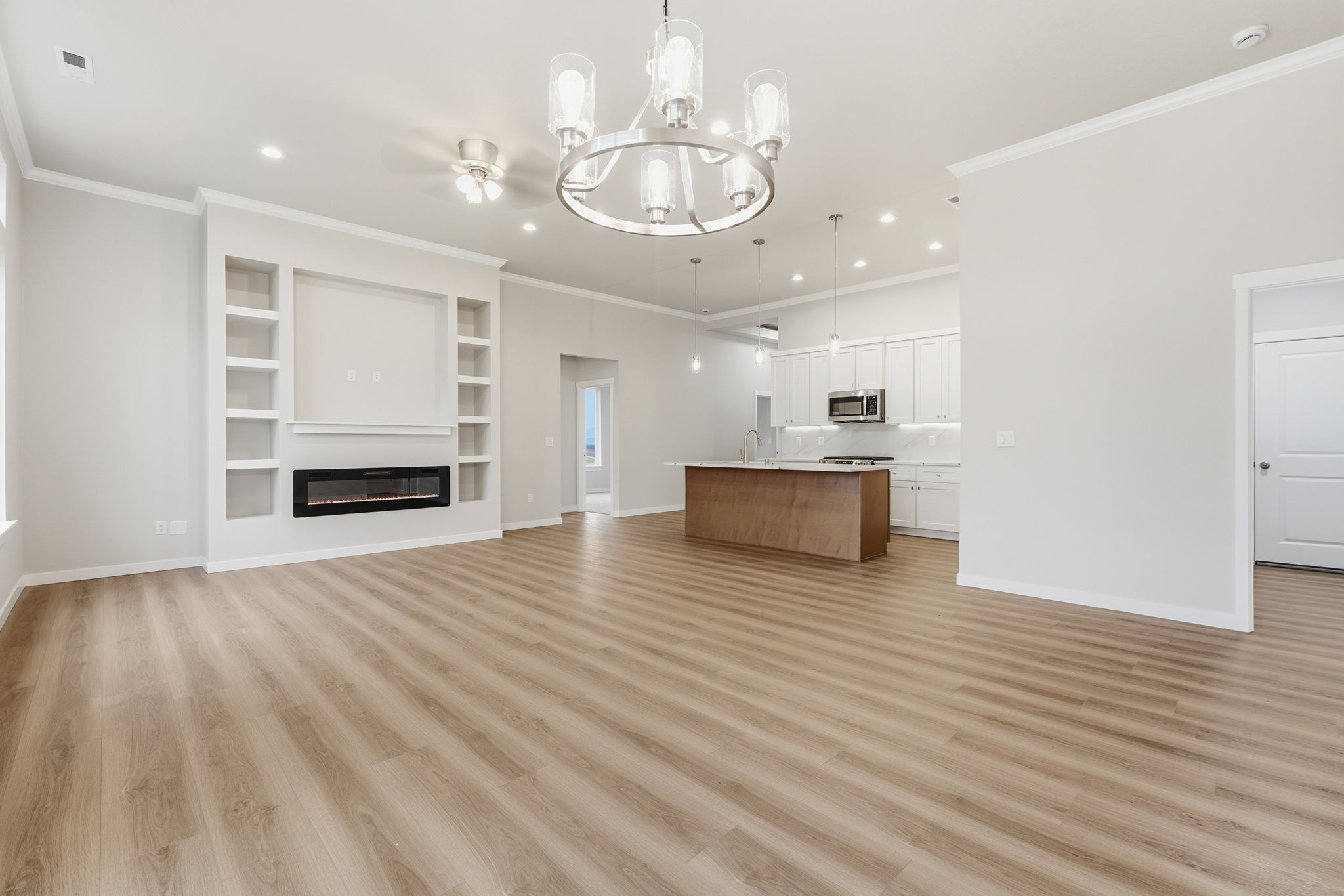  Open and Light Filled Floorplan - 物件實景