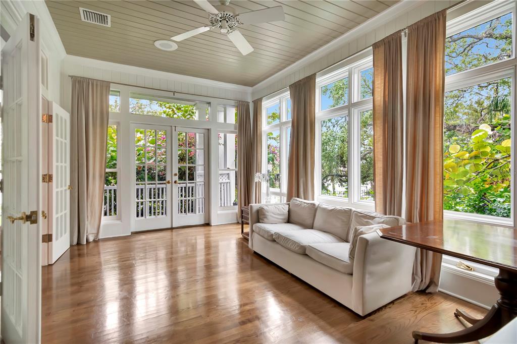 Tampa, Florida, 33611, United States, 5 Bedrooms Bedrooms, ,7 BathroomsBathrooms,Residential,For Sale,1988340