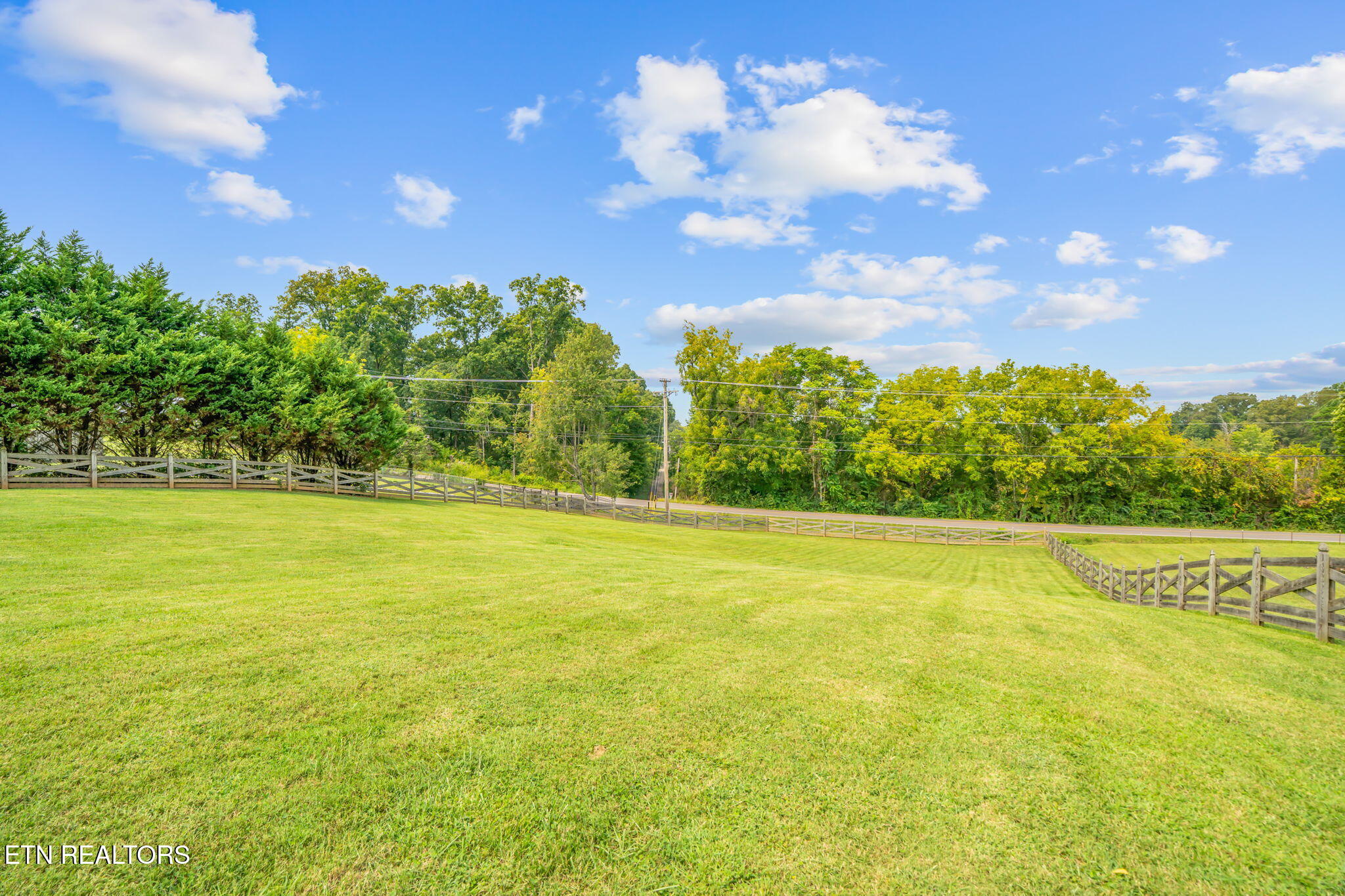 Maryville, Tennessee, 37803, United States, 3 Bedrooms Bedrooms, ,2 BathroomsBathrooms,Residential,For Sale,1942591