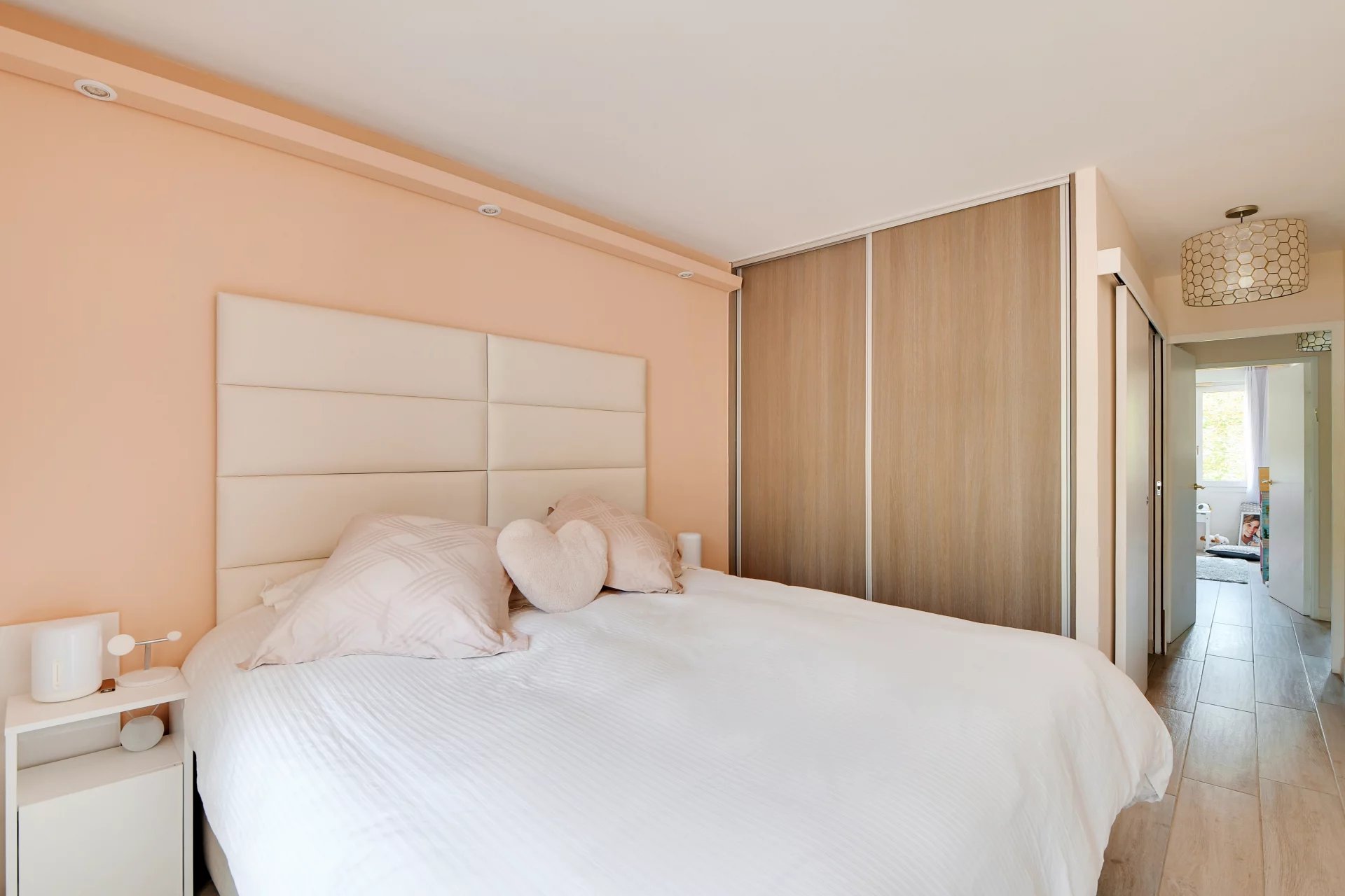Issy-les-Moulineaux, Île-de-France, 92130, FR, 3 Bedrooms Bedrooms, ,2 BathroomsBathrooms,Residential,For Sale,1867737