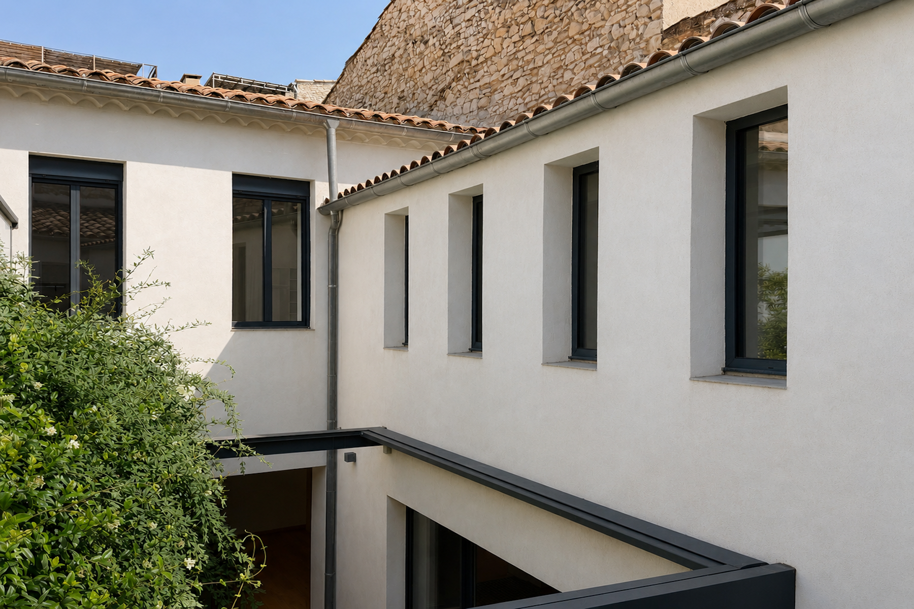  NÎMES CITY CENTRE ELEGANTLY RENOVATED TOWNHOUSE WITH GARAGE, PRIVATE COURTYARD … - 物件實景