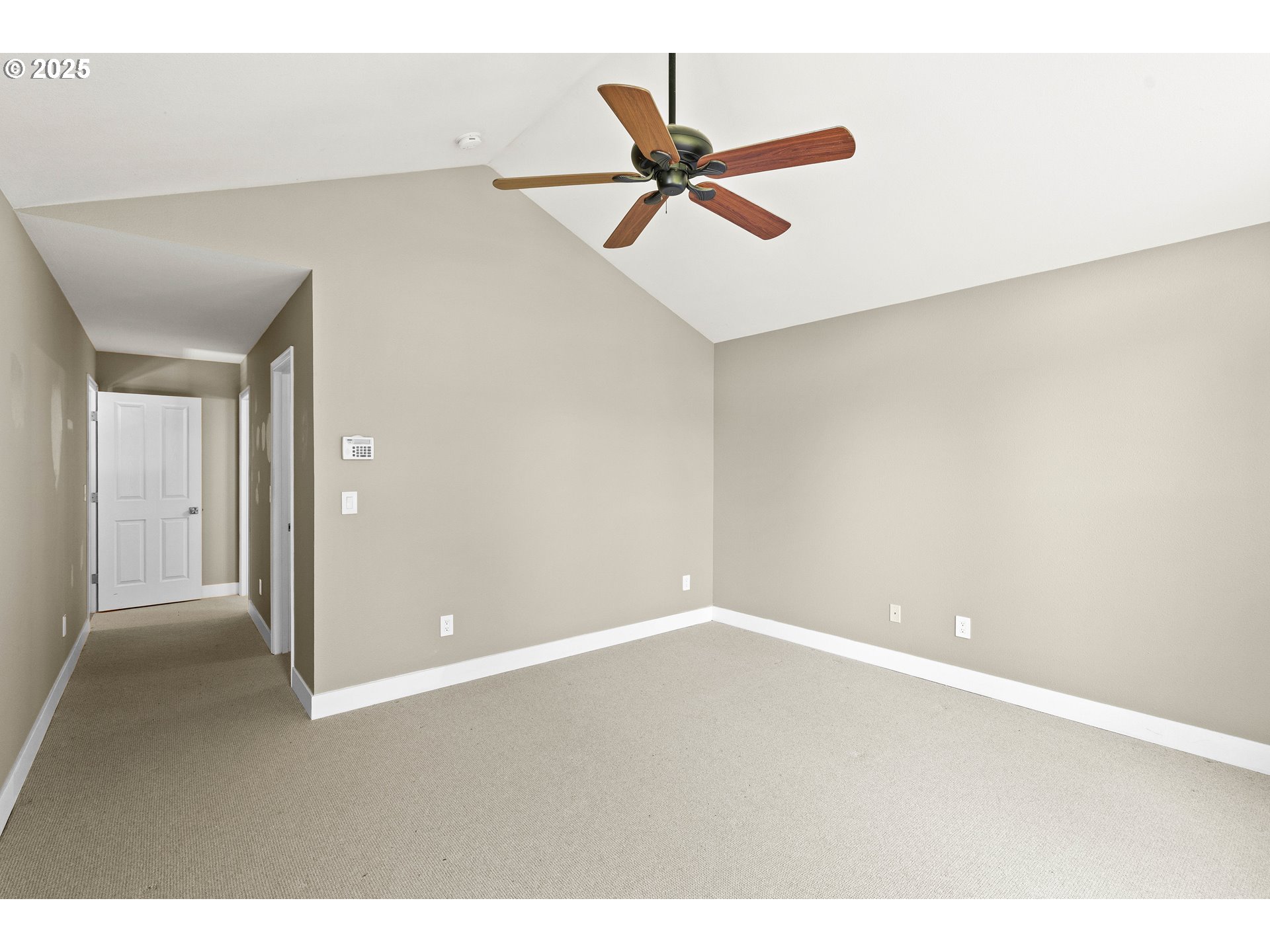 Lake Oswego, Oregon, 97035, United States, 2 Bedrooms Bedrooms, ,2 BathroomsBathrooms,Residential,For Sale,1889875
