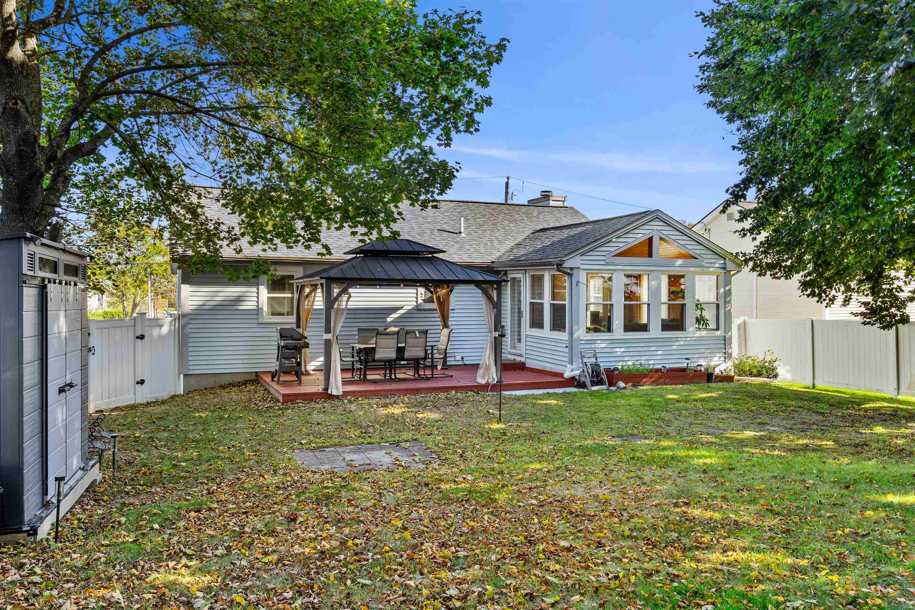 Manchester, New Hampshire, 03103, United States, 3 Bedrooms Bedrooms, ,2 BathroomsBathrooms,Residential,For Sale,1989722