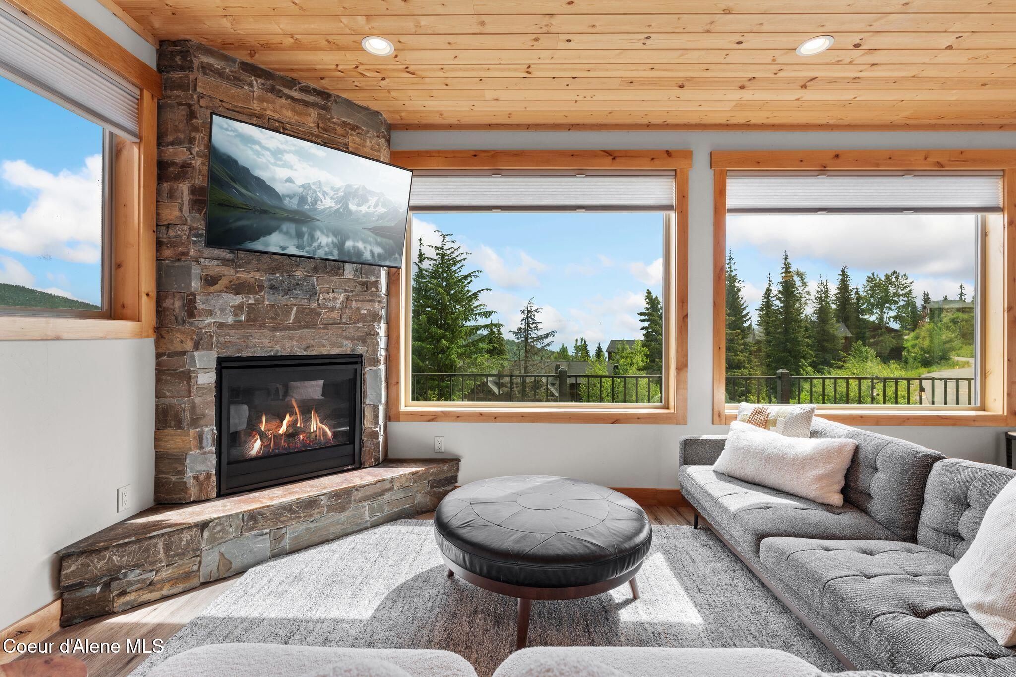 Sandpoint, Idaho, 83864, United States, 3 Bedrooms Bedrooms, ,3 BathroomsBathrooms,Residential,For Sale,1894320