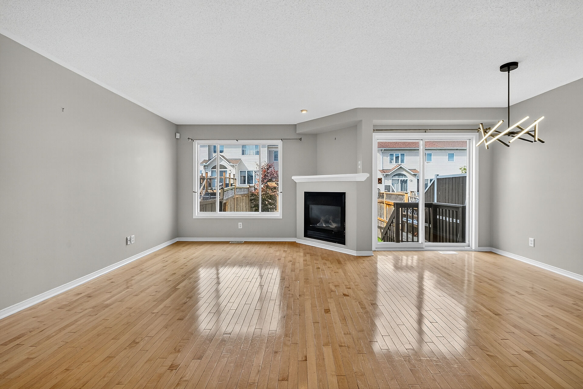 Ottawa, Ontario, K2W1E1, CA, 3 Bedrooms Bedrooms, ,3 BathroomsBathrooms,Residential,For Sale,1995671