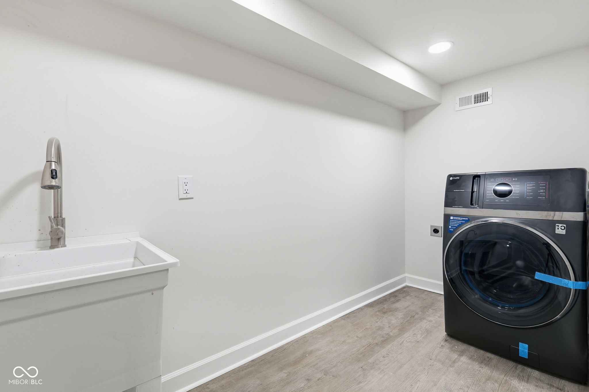 Carmel, Indiana, 46033, United States, 4 Bedrooms Bedrooms, ,3 BathroomsBathrooms,Residential,For Sale,1998022