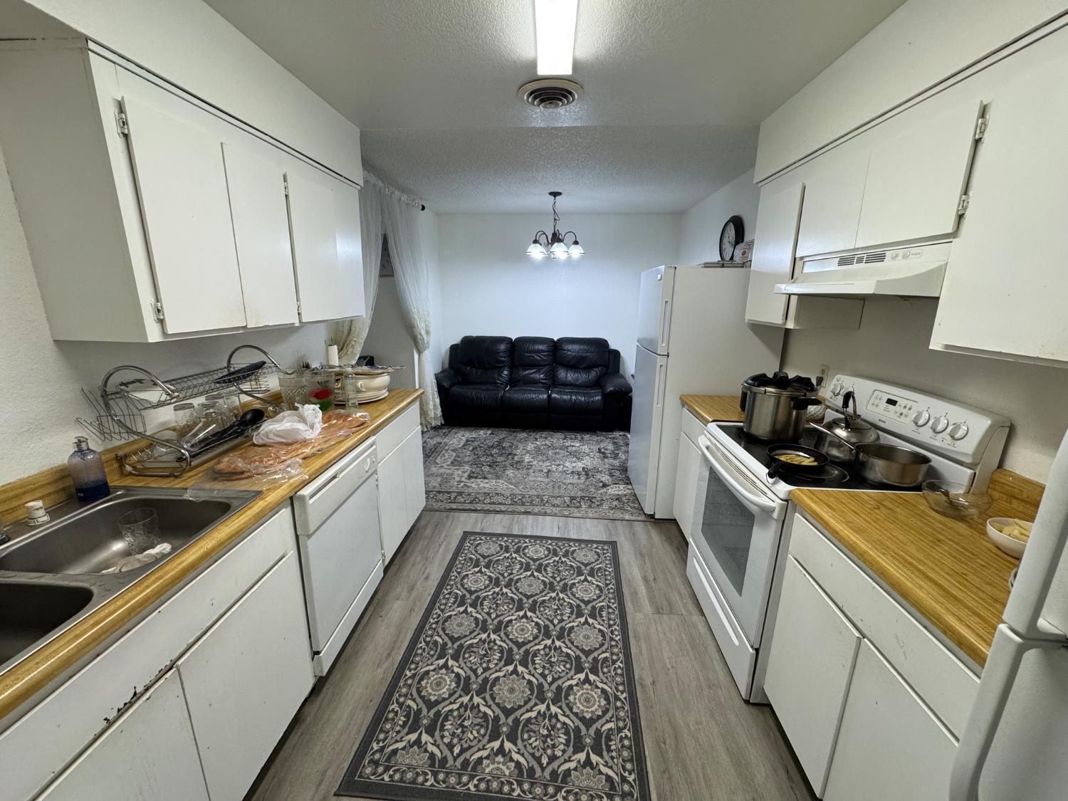 Yuba City, California, 95991-2504, United States, 6 Bedrooms Bedrooms, ,4 BathroomsBathrooms,Residential,For Sale,1920010