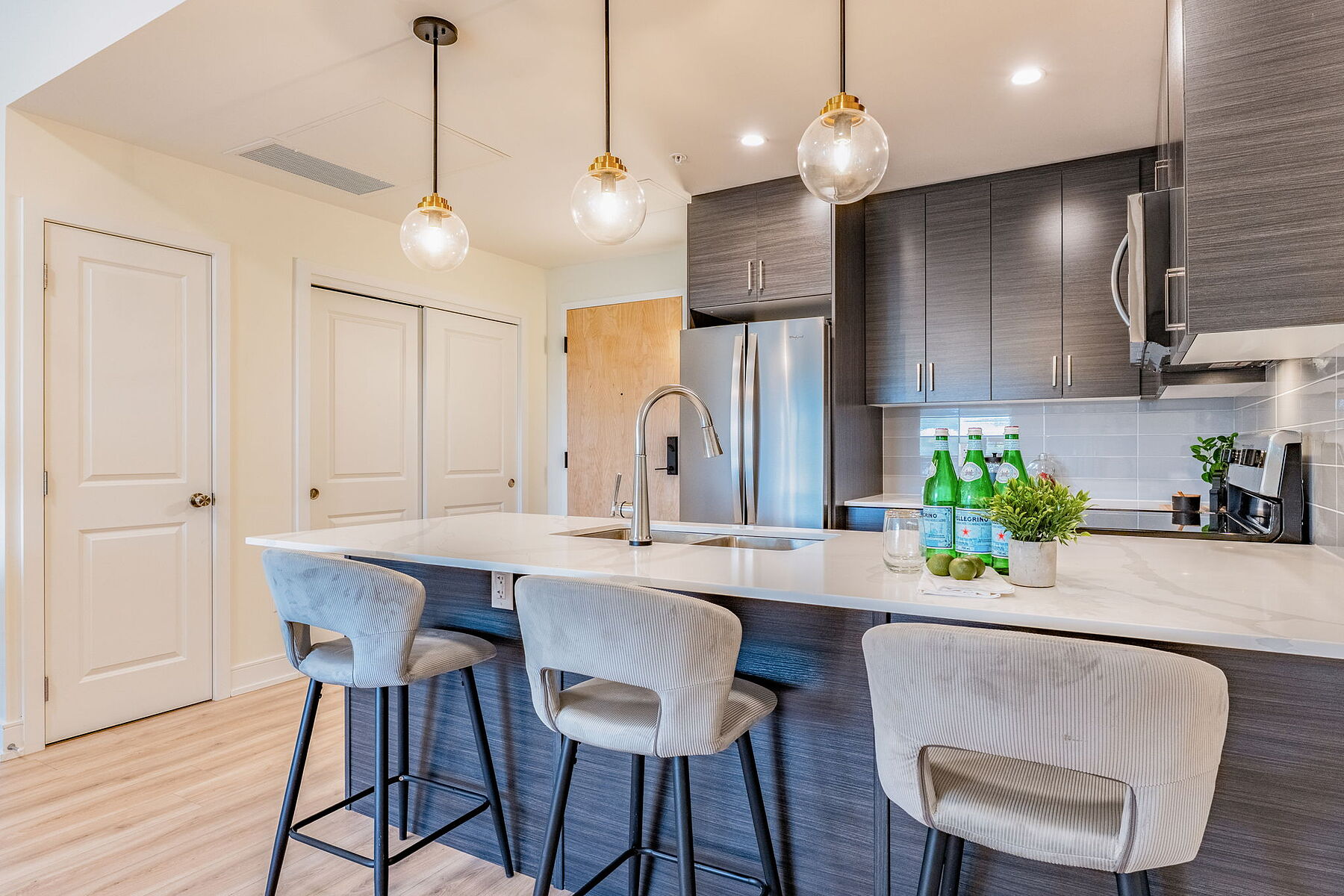  Bright & Spacious Condo Living - 物件實景