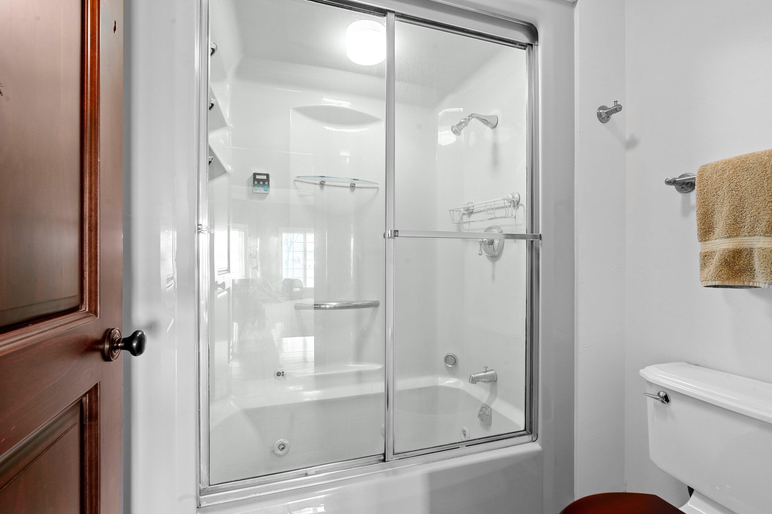 MENASHA, Wisconsin, 54952, United States, 6 Bedrooms Bedrooms, ,5 BathroomsBathrooms,Residential,For Sale,1994548