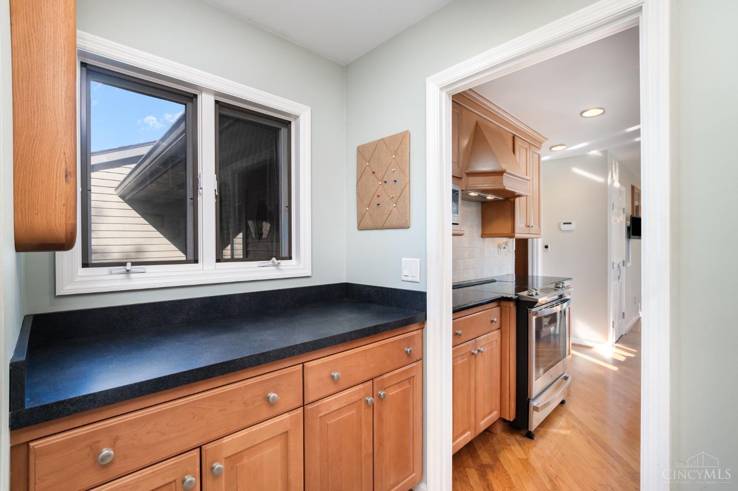 Blue Ash, Ohio, 45241, United States, 3 Bedrooms Bedrooms, ,3 BathroomsBathrooms,Residential,For Sale,2003391