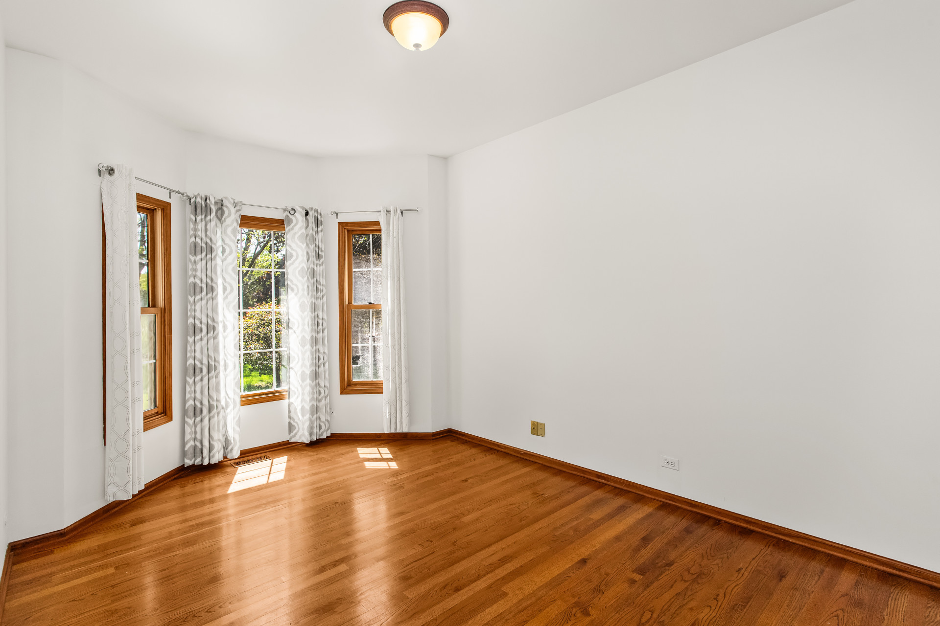  Stunning Corner Lot Brick and Cedar Georgian Estate - 物件實景