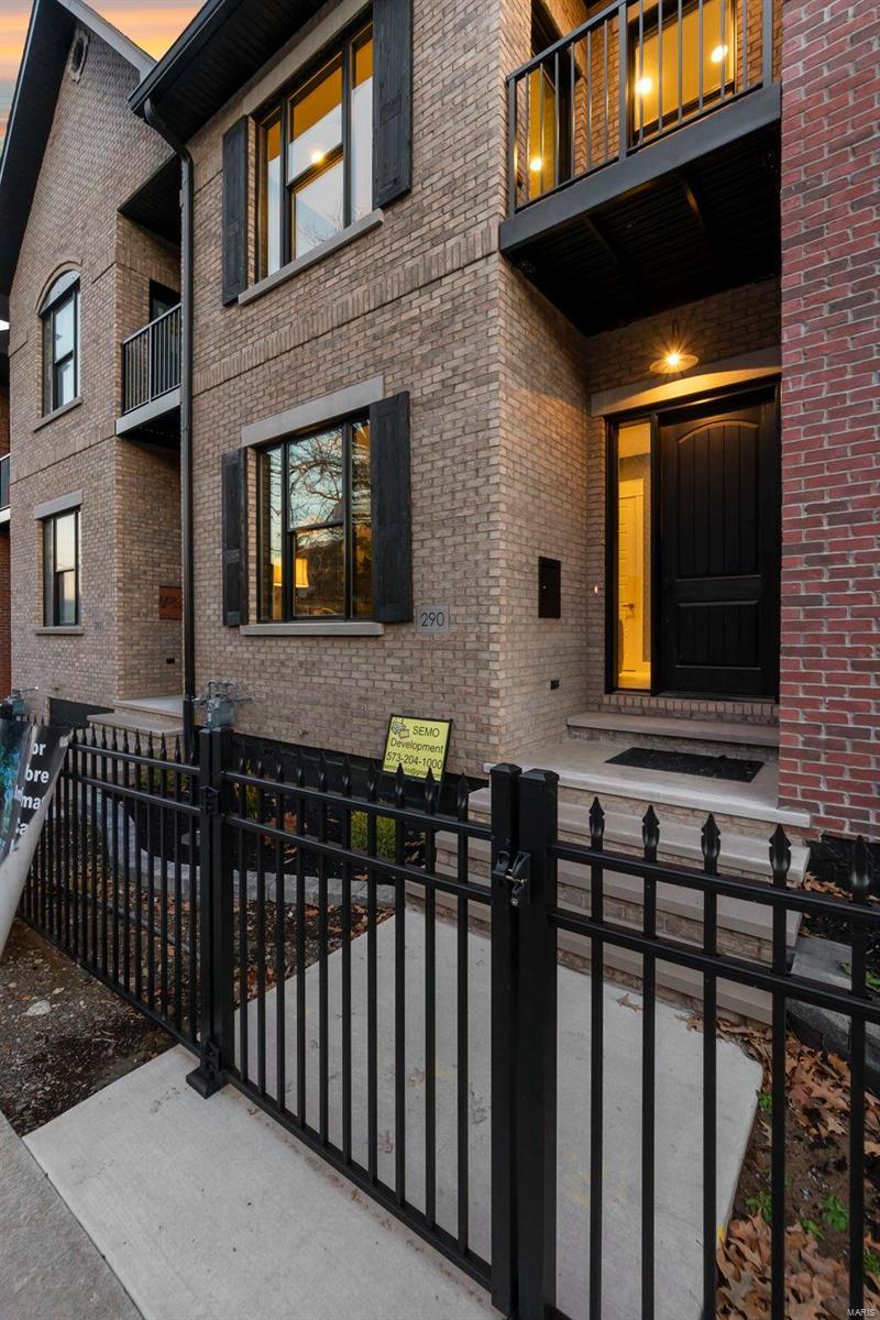 Cape Girardeau, Missouri, 63701, United States, 2 Bedrooms Bedrooms, ,4 BathroomsBathrooms,Residential,For Sale,1982868