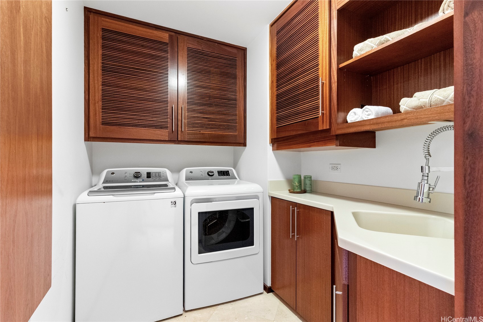 Honolulu, Hawaii, 96816, United States, 3 Bedrooms Bedrooms, ,3 BathroomsBathrooms,Residential,For Sale,1988153