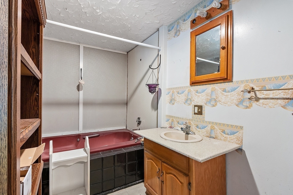 Orange, Massachusetts, 01364, United States, 7 Bedrooms Bedrooms, ,5 BathroomsBathrooms,Residential,For Sale,1940980