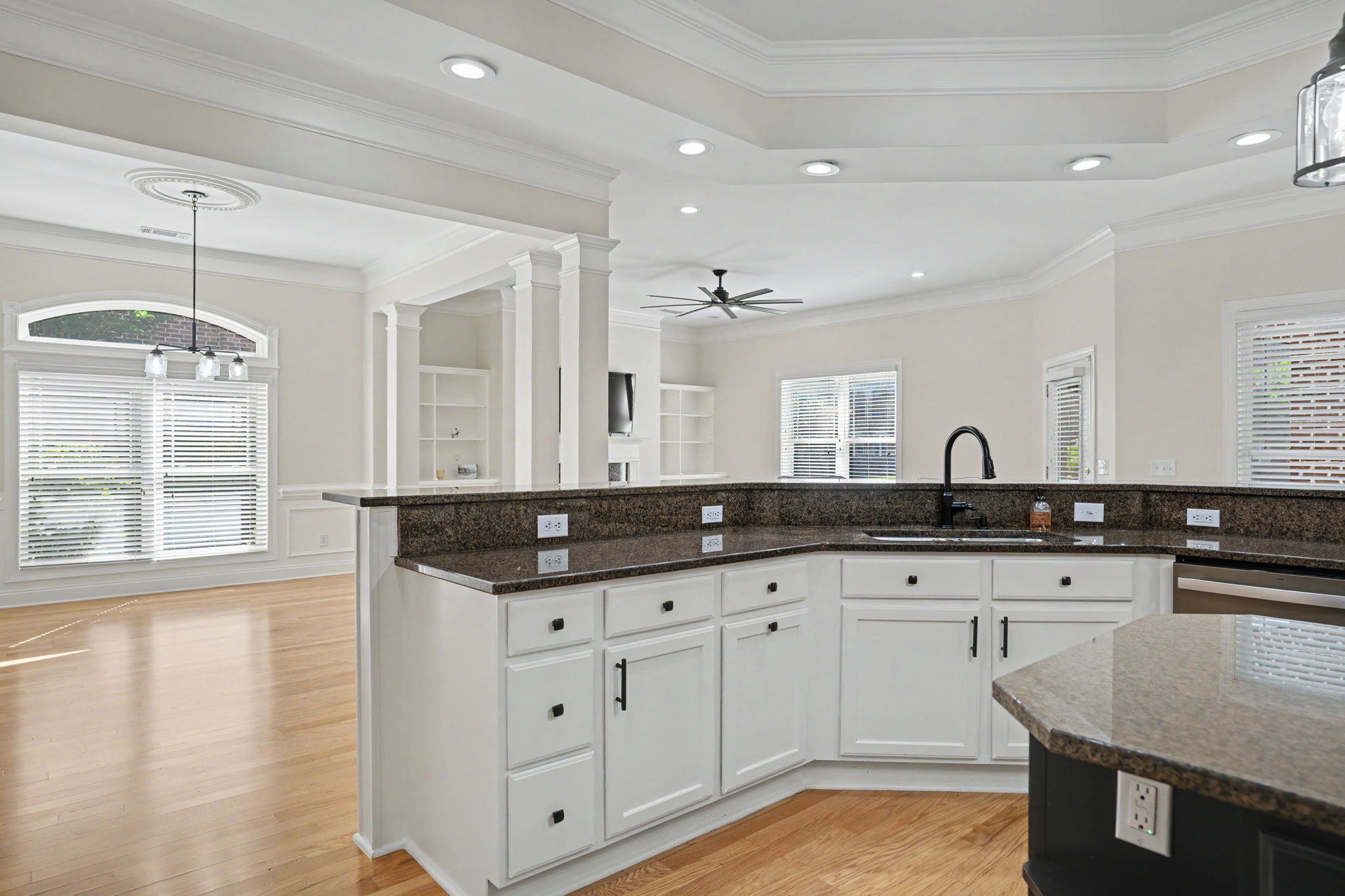  1201 River Oaks Drive, Richmond Hill - 物件實景