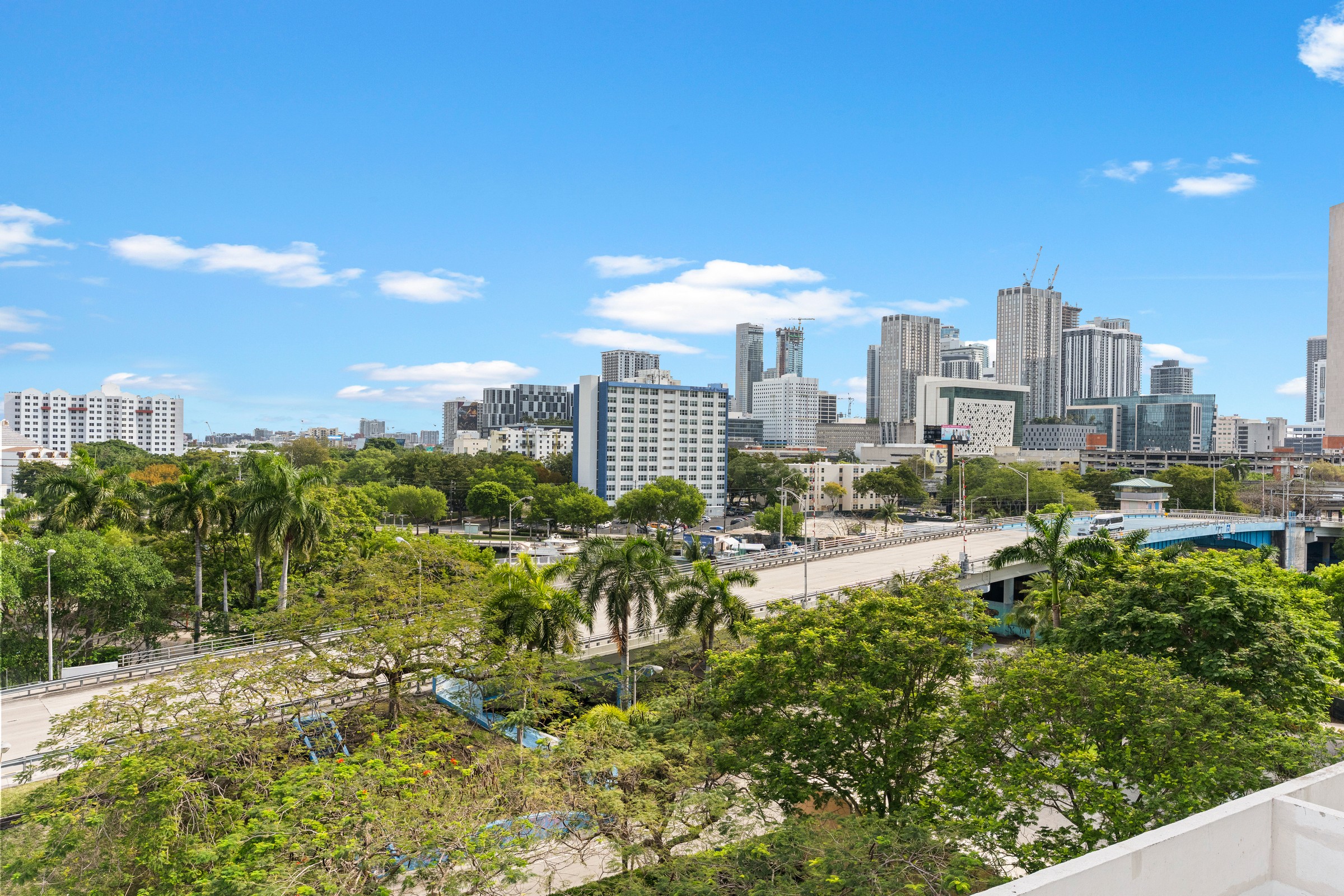  10 SW South River Dr, Miami, FL, 33130 - 物件實景