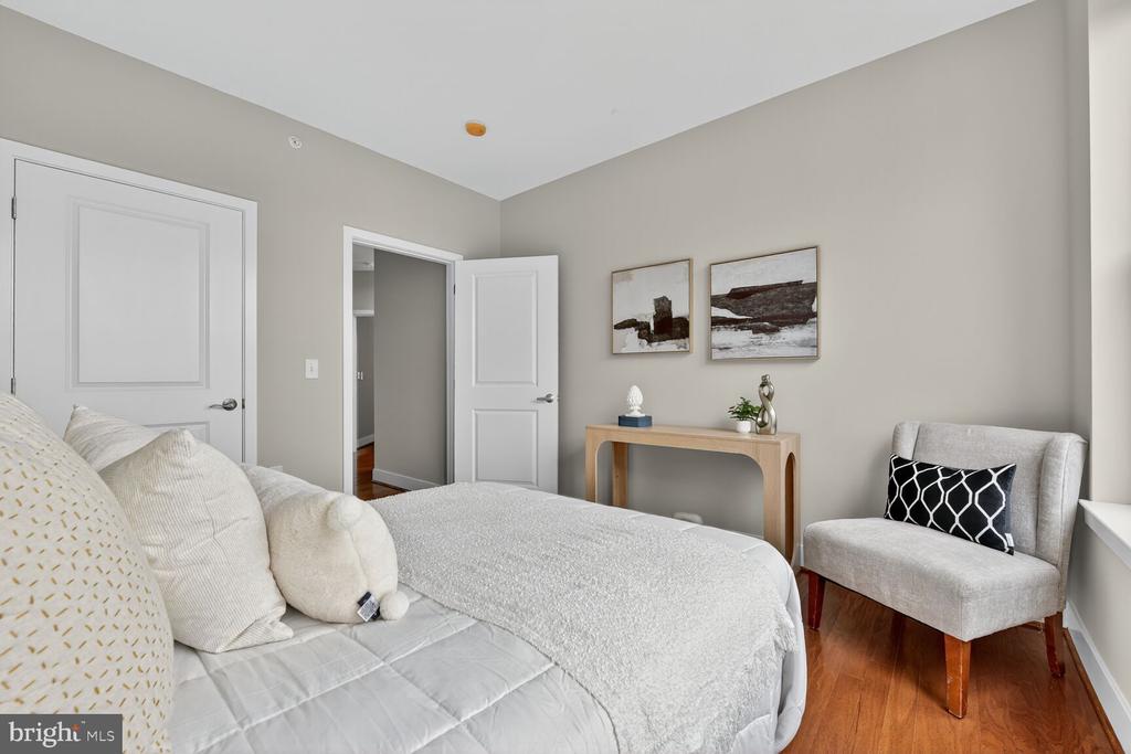 Arlington, Virginia, 22201, United States, 2 Bedrooms Bedrooms, ,2 BathroomsBathrooms,Residential,For Sale,1927773