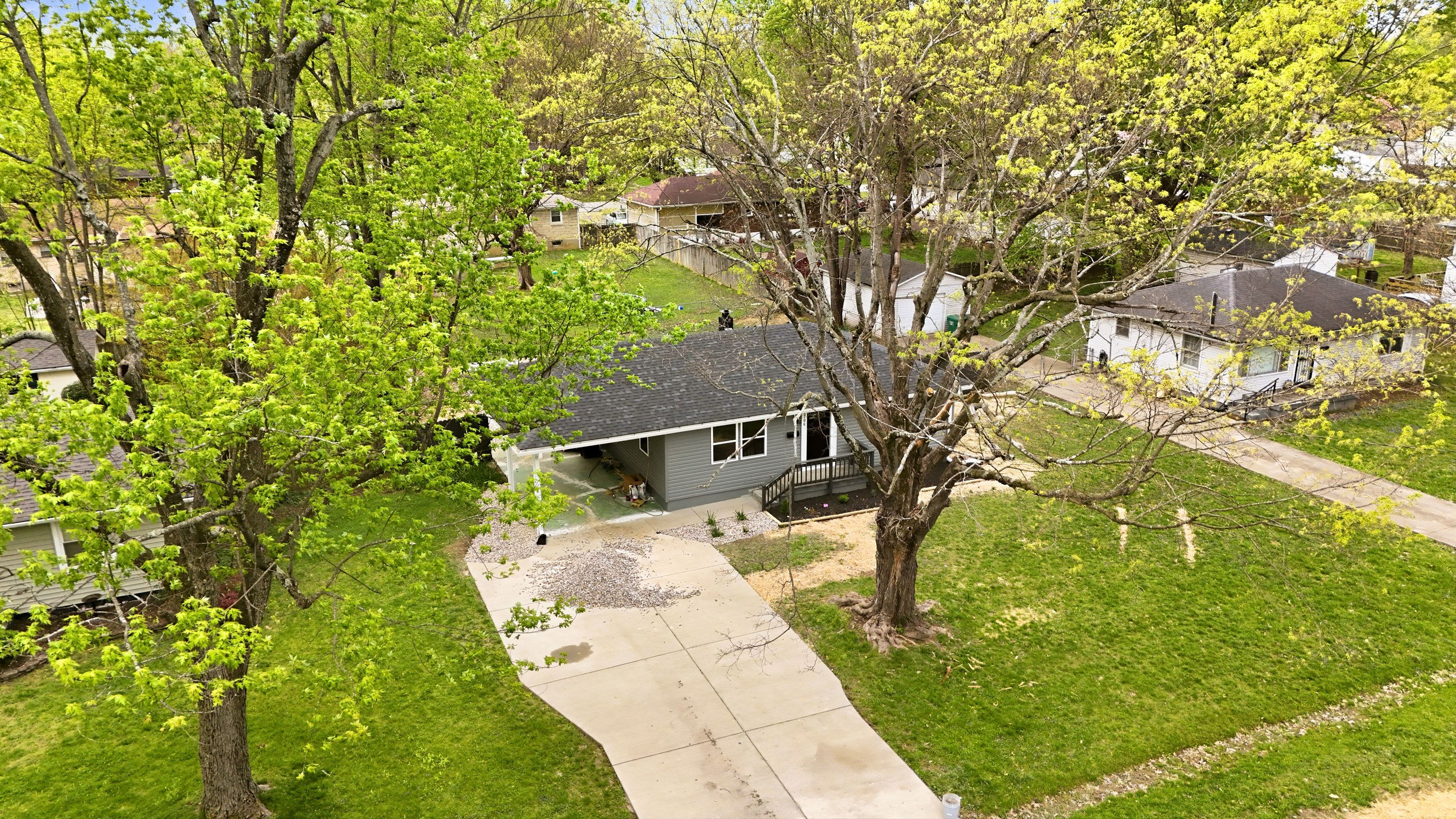  2706 Pioneer Road, Louisville, KY 40216 - 物件實景