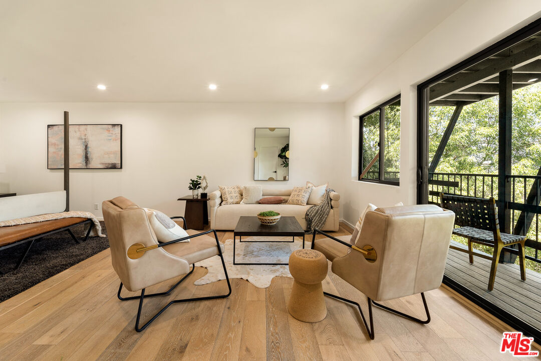 Studio City, California, 91604, United States, 5 Bedrooms Bedrooms, ,5 BathroomsBathrooms,Residential,For Sale,1827370
