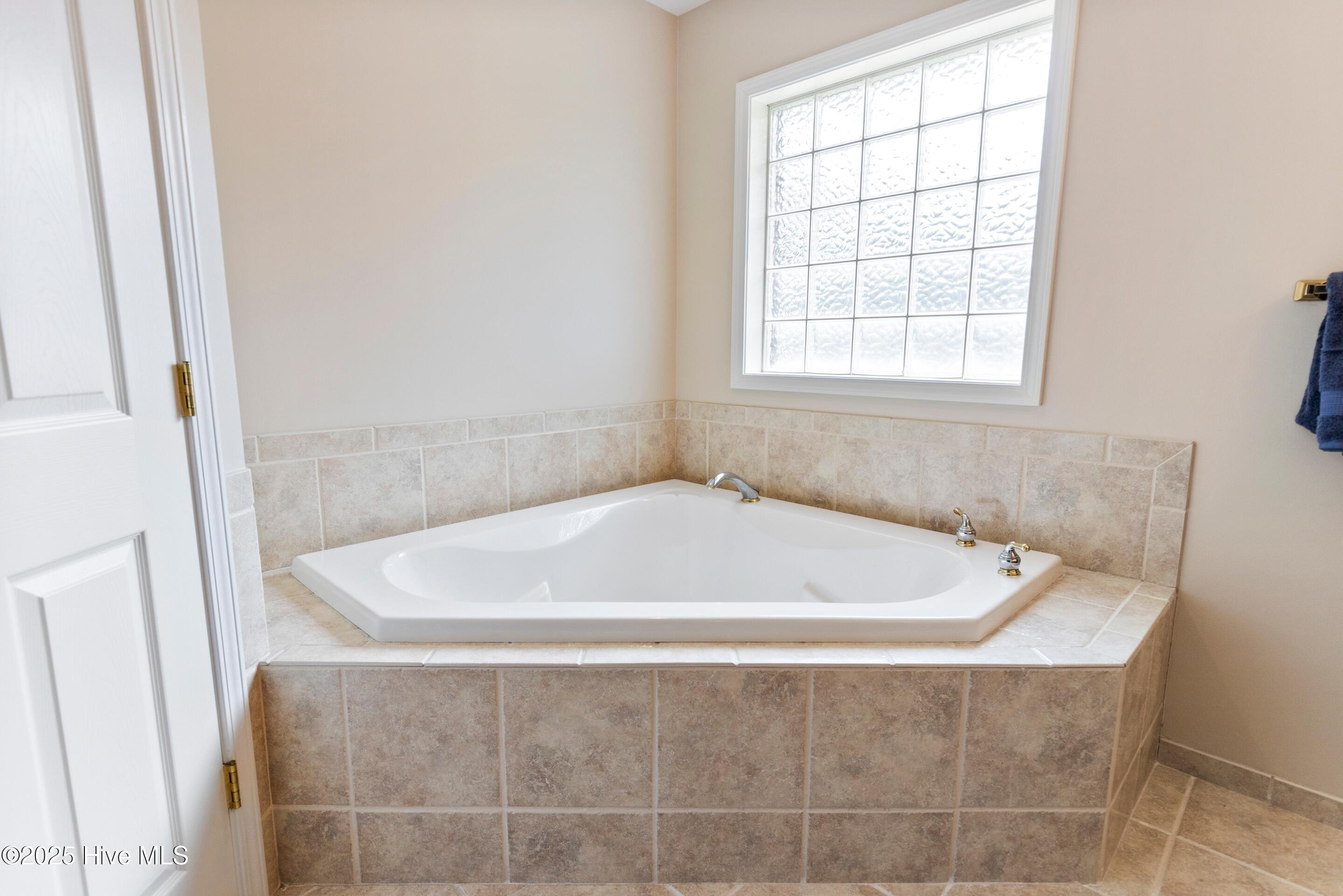 Wilmington, North Carolina, 28409, United States, 4 Bedrooms Bedrooms, ,3 BathroomsBathrooms,Residential,For Sale,1898708