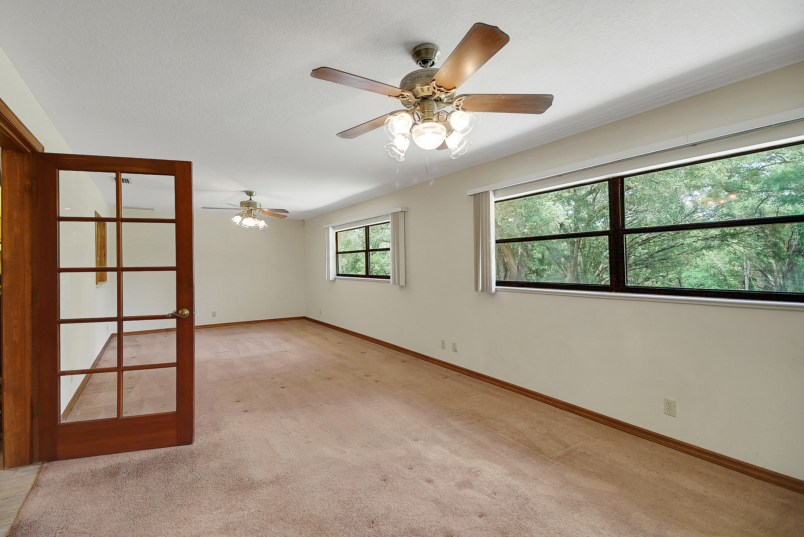 Lady Lake, Florida, 32159, United States, 4 Bedrooms Bedrooms, ,2 BathroomsBathrooms,Residential,For Sale,1873535