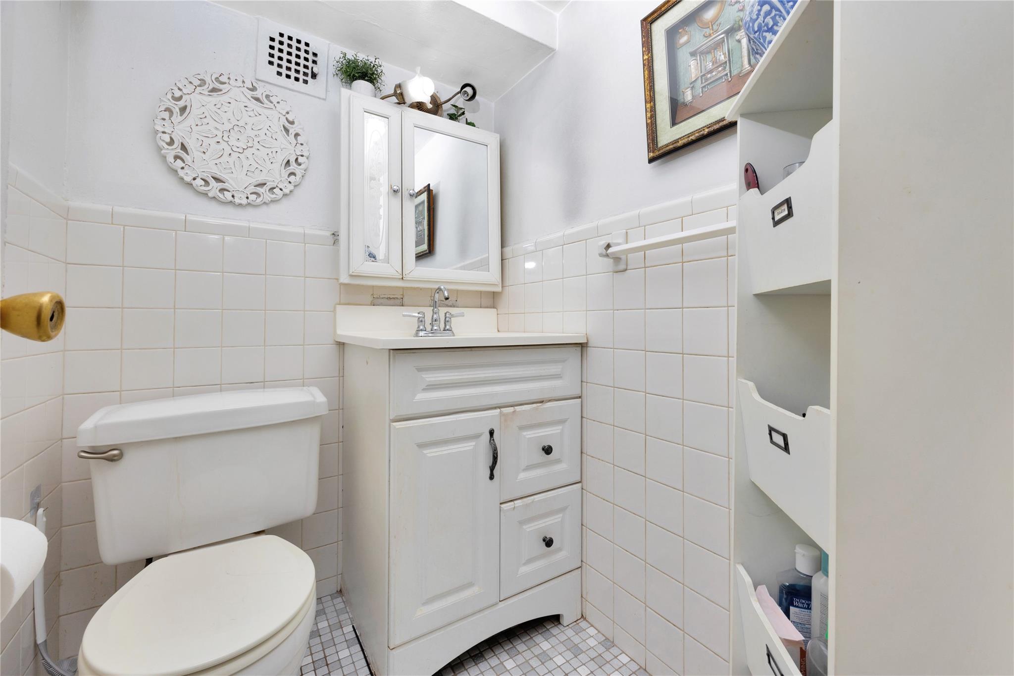 Rego Park, New York, 11374, United States, 3 Bedrooms Bedrooms, ,2 BathroomsBathrooms,Residential,For Sale,1846571