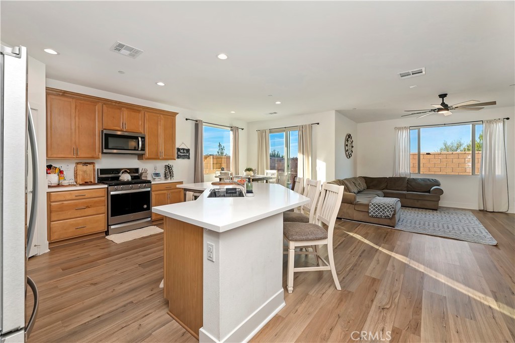 Murrieta, California, 92563, United States, 3 Bedrooms Bedrooms, ,2 BathroomsBathrooms,Residential,For Sale,2011139