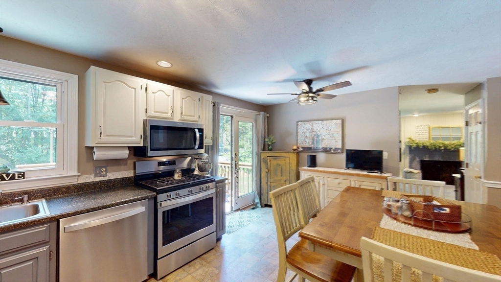 Franklin, Massachusetts, 02038, United States, 3 Bedrooms Bedrooms, ,2 BathroomsBathrooms,Residential,For Sale,1976390