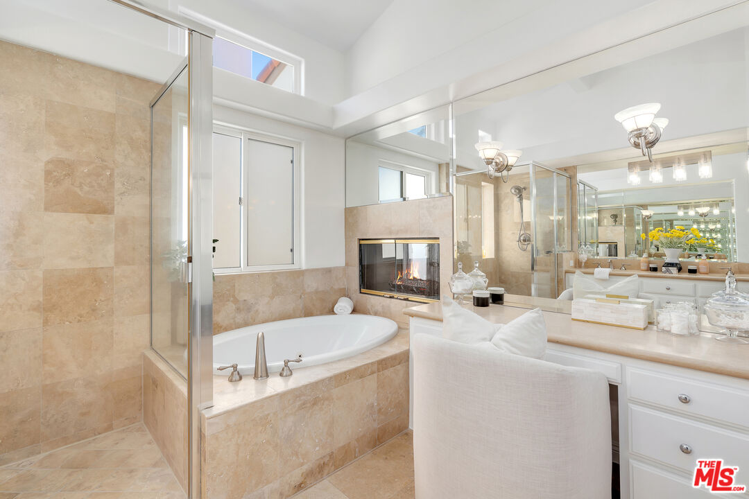 Malibu, California, 90265, United States, 2 Bedrooms Bedrooms, ,3 BathroomsBathrooms,Residential,For Sale,1902662
