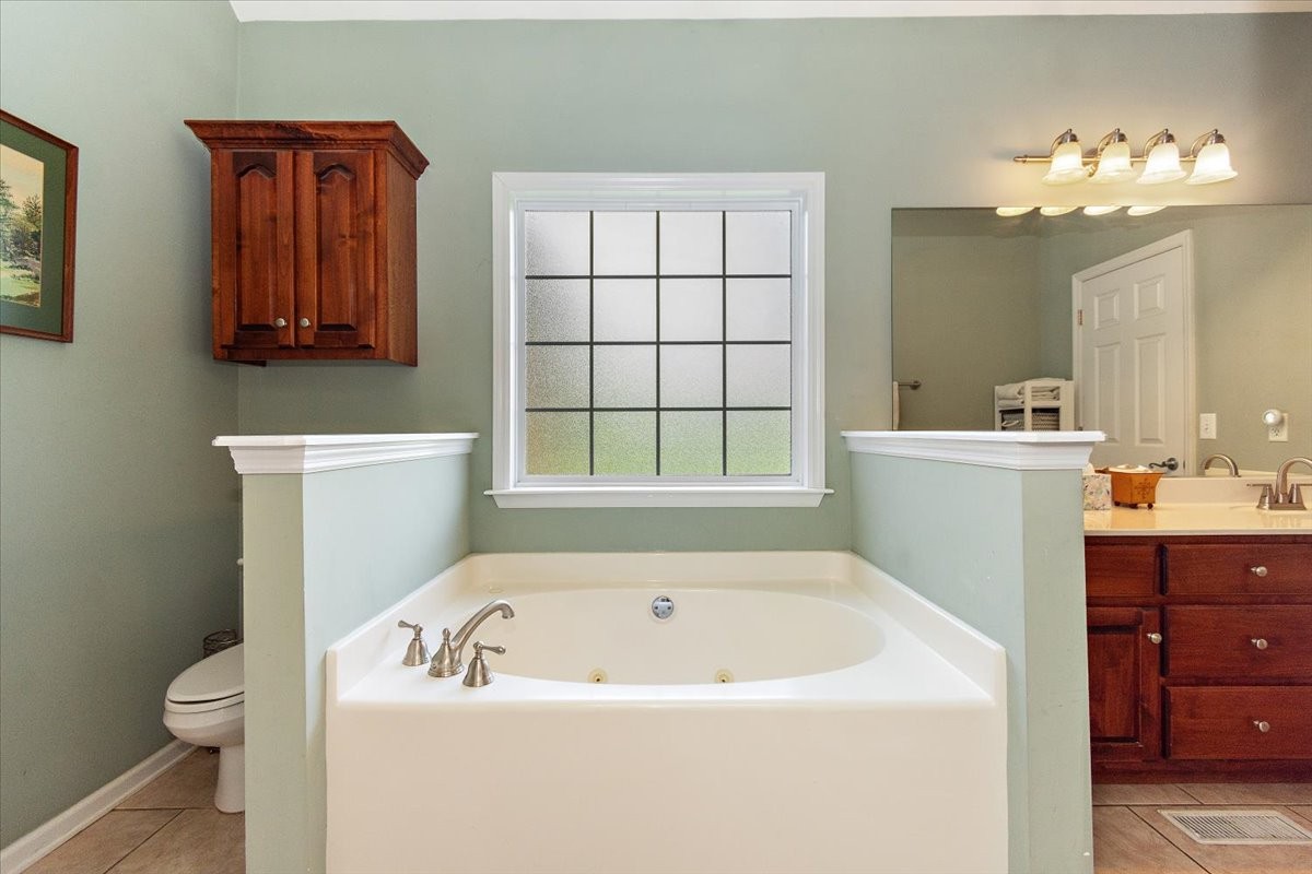 Columbia, Tennessee, 38401, United States, 4 Bedrooms Bedrooms, ,3 BathroomsBathrooms,Residential,For Sale,1897603