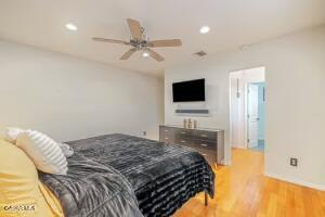 Van Nuys, California, 91405, United States, 3 Bedrooms Bedrooms, ,2 BathroomsBathrooms,Residential,For Sale,1939328