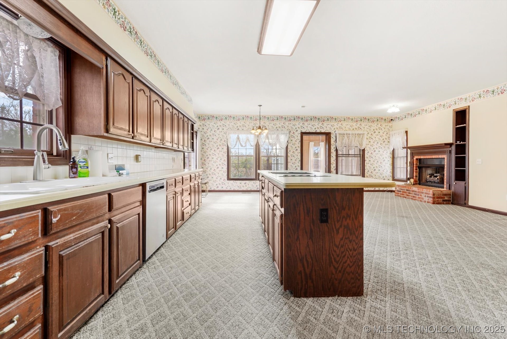 Jenks, Oklahoma, 74037, United States, 4 Bedrooms Bedrooms, ,5 BathroomsBathrooms,Residential,For Sale,1840123