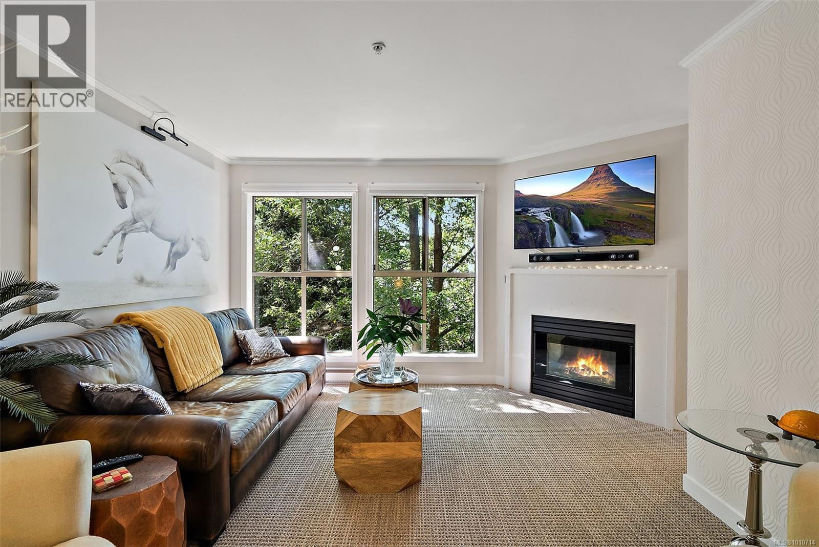 SAANICH, British Columbia, V8X 1M5, CA, 2 Bedrooms Bedrooms, ,2 BathroomsBathrooms,Residential,For Sale,1912718