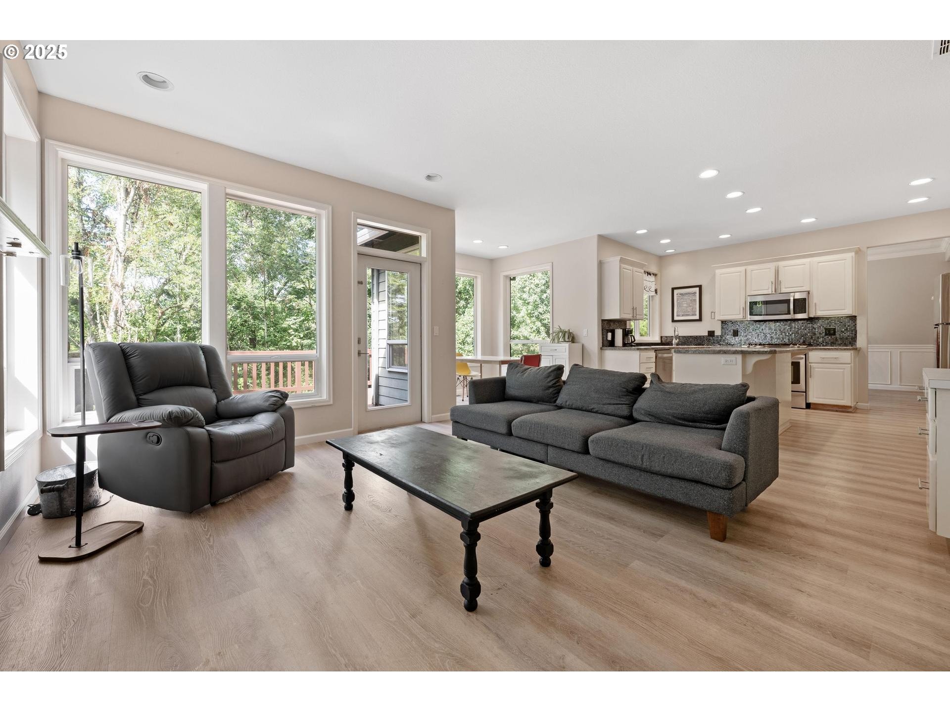 Portland, Oregon, 97219, United States, 4 Bedrooms Bedrooms, ,2 BathroomsBathrooms,Residential,For Sale,1917985