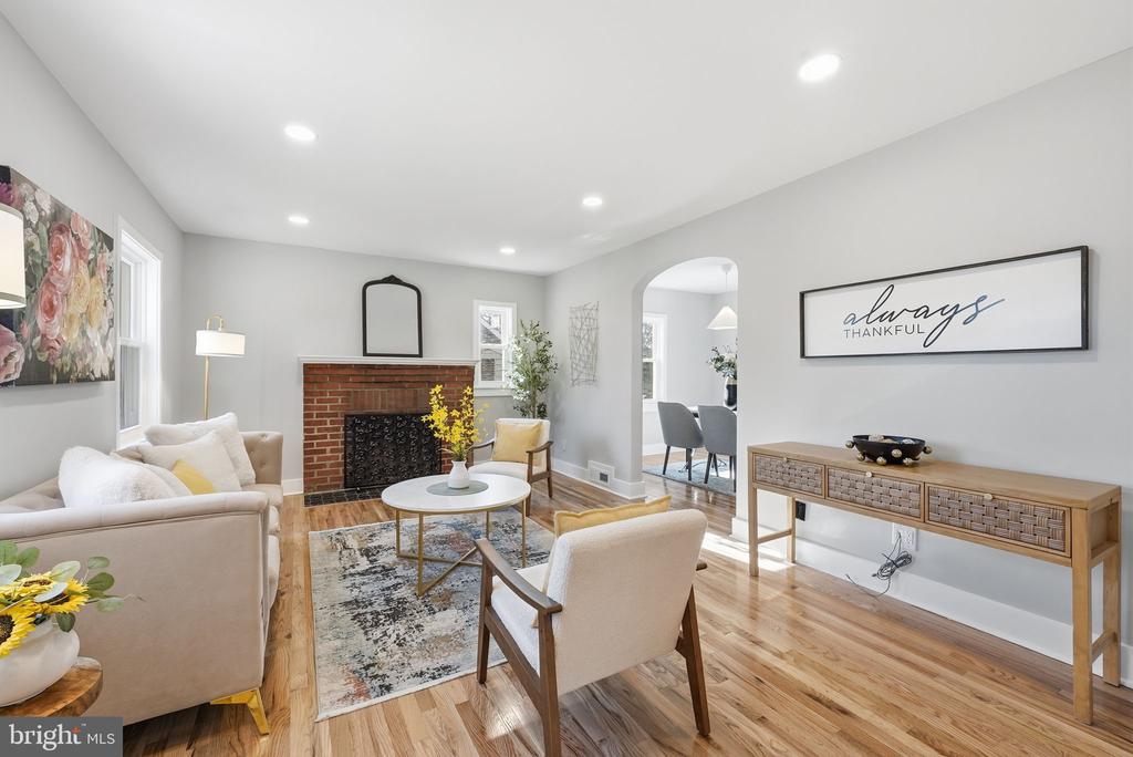 Silver Spring, Maryland, 20901, United States, 4 Bedrooms Bedrooms, ,3 BathroomsBathrooms,Residential,For Sale,2002464