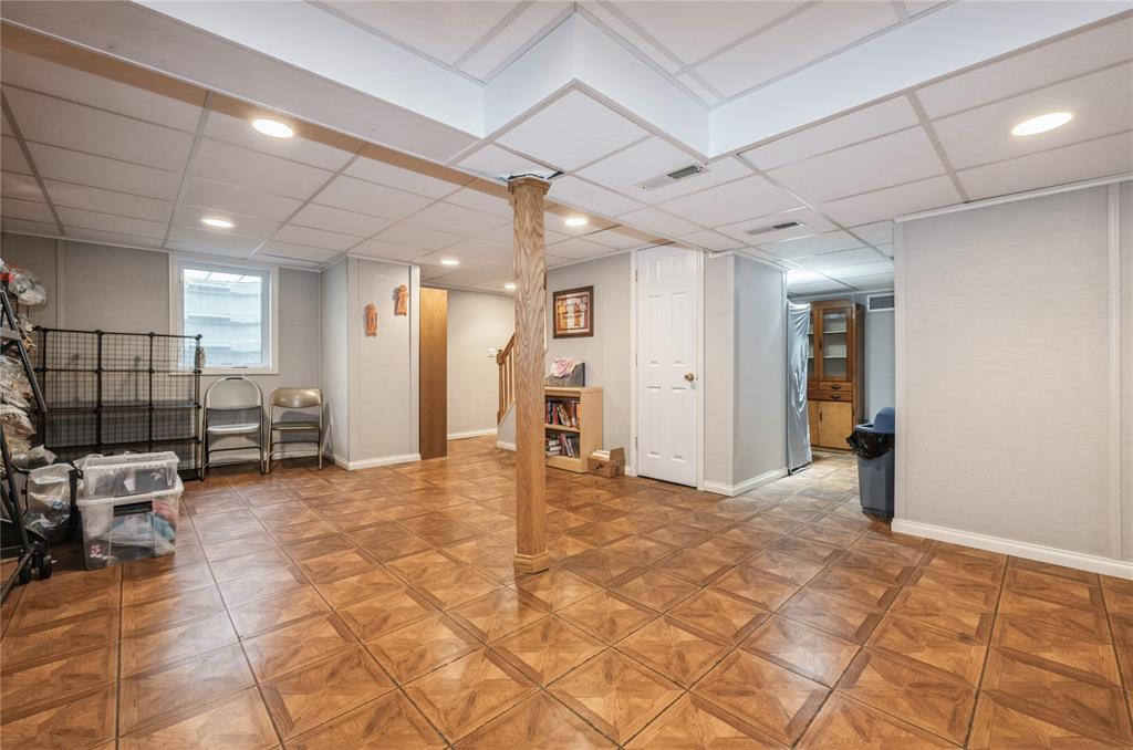 Hicksville, New York, 11801, United States, 4 Bedrooms Bedrooms, ,3 BathroomsBathrooms,Residential,For Sale,1835516