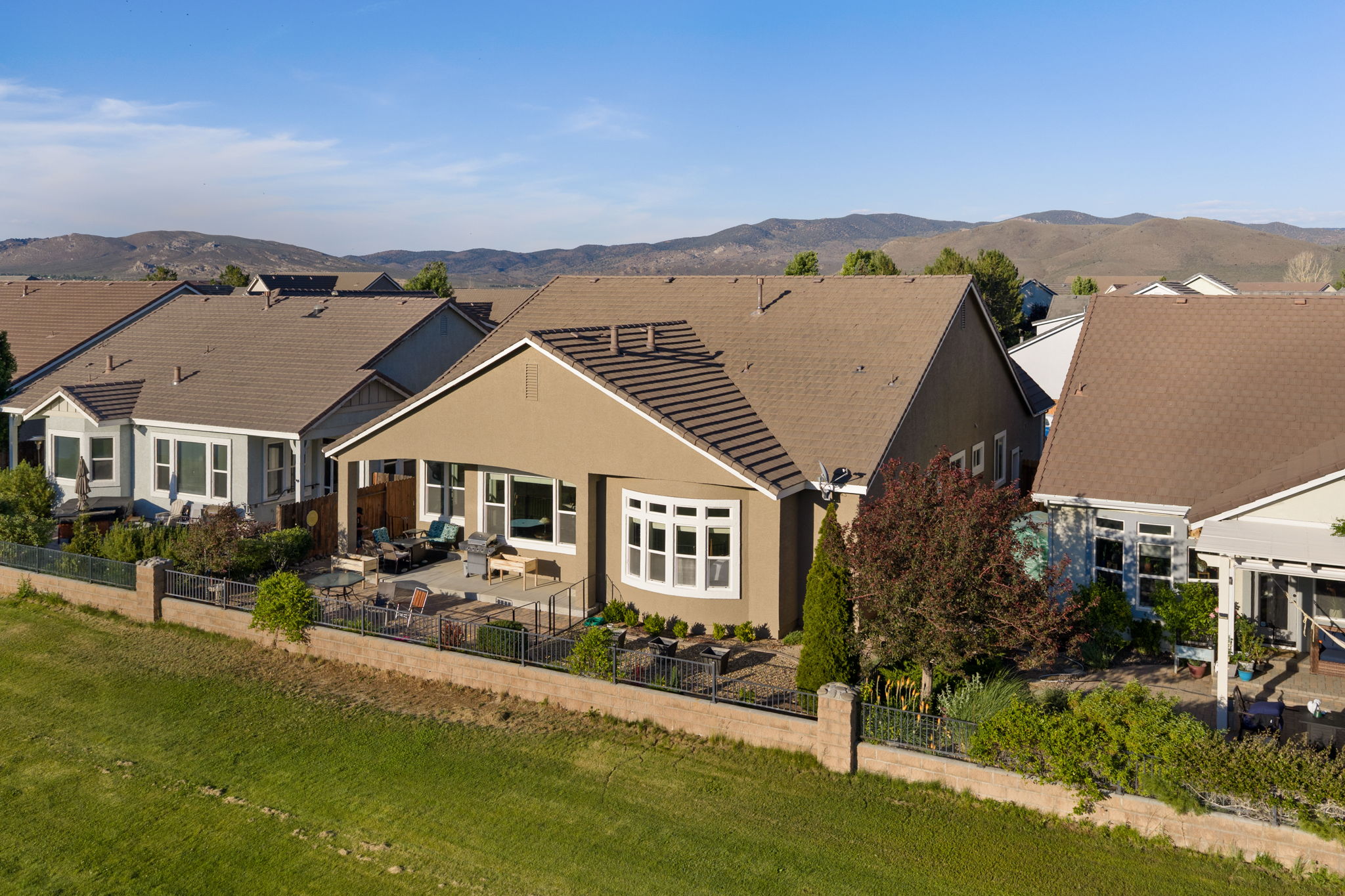  Refined Minden Living with Designer Touches and Captivating Mountain Views - 物件實景