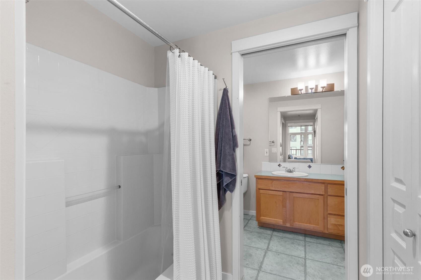 Seattle, Washington, 98121, United States, 1 Bedroom Bedrooms, ,1 BathroomBathrooms,Residential,For Sale,1896299