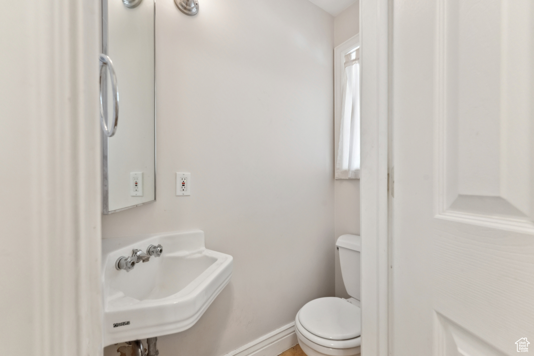 Draper, Utah, 84020, United States, 6 Bedrooms Bedrooms, ,4 BathroomsBathrooms,Residential,For Sale,1848551