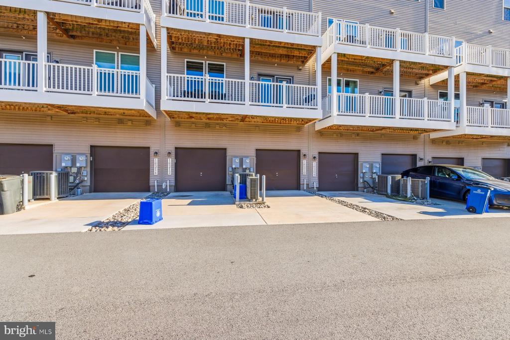 Rockville, Maryland, 20855, United States, 2 Bedrooms Bedrooms, ,3 BathroomsBathrooms,Residential,For Sale,2010770