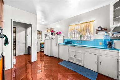 Los Angeles, California, 90002, United States, 2 Bedrooms Bedrooms, ,1 BathroomBathrooms,Residential,For Sale,1931057