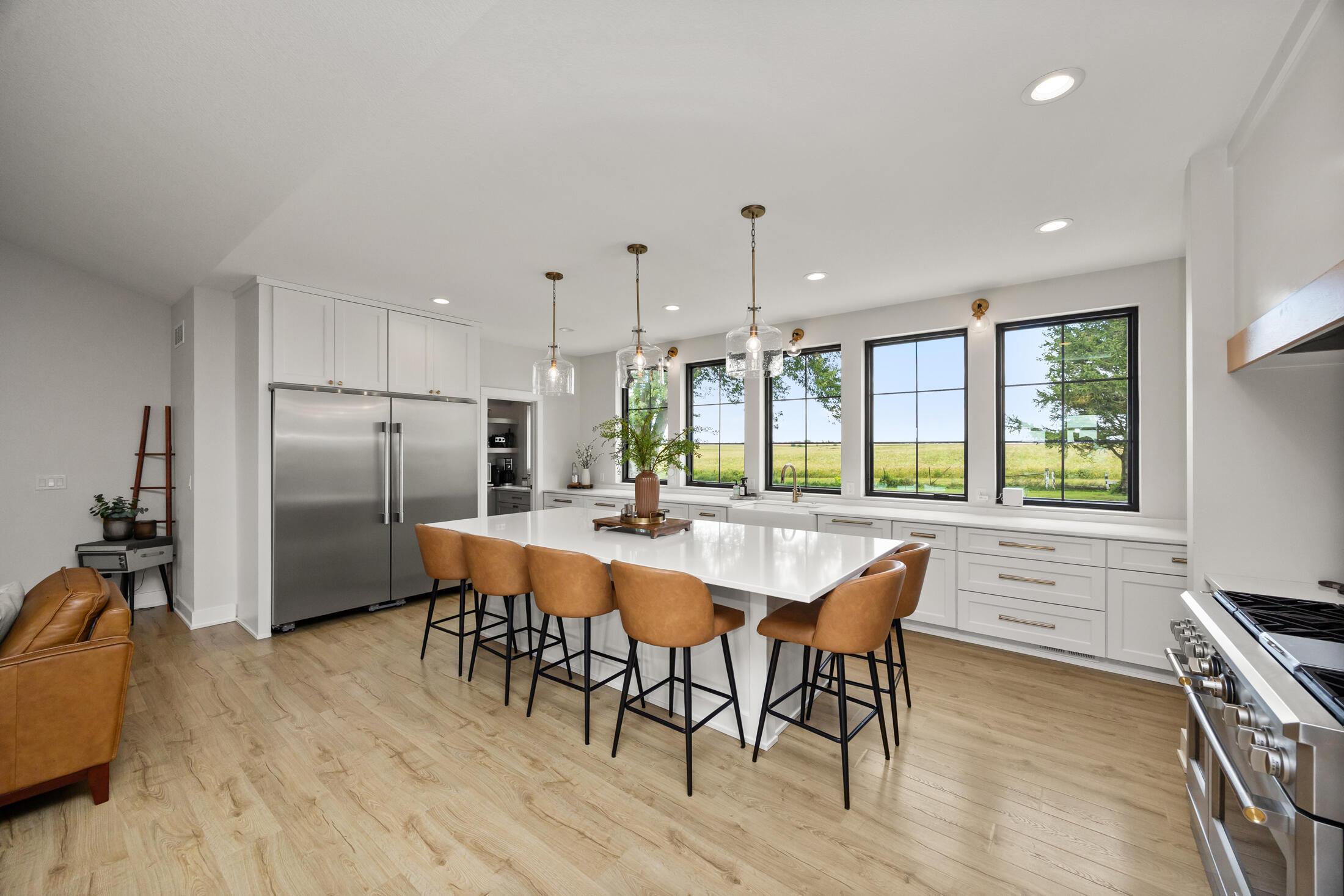 Madrid, Iowa, 50156, United States, 6 Bedrooms Bedrooms, ,5 BathroomsBathrooms,Residential,For Sale,2005083