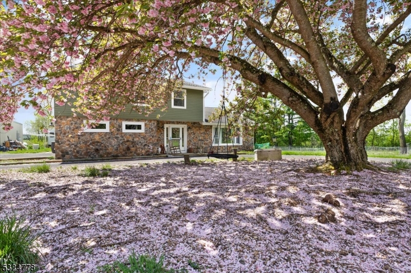 Lebanon Twp., New Jersey, 08827, United States, 4 Bedrooms Bedrooms, ,3 BathroomsBathrooms,Residential,For Sale,1847563
