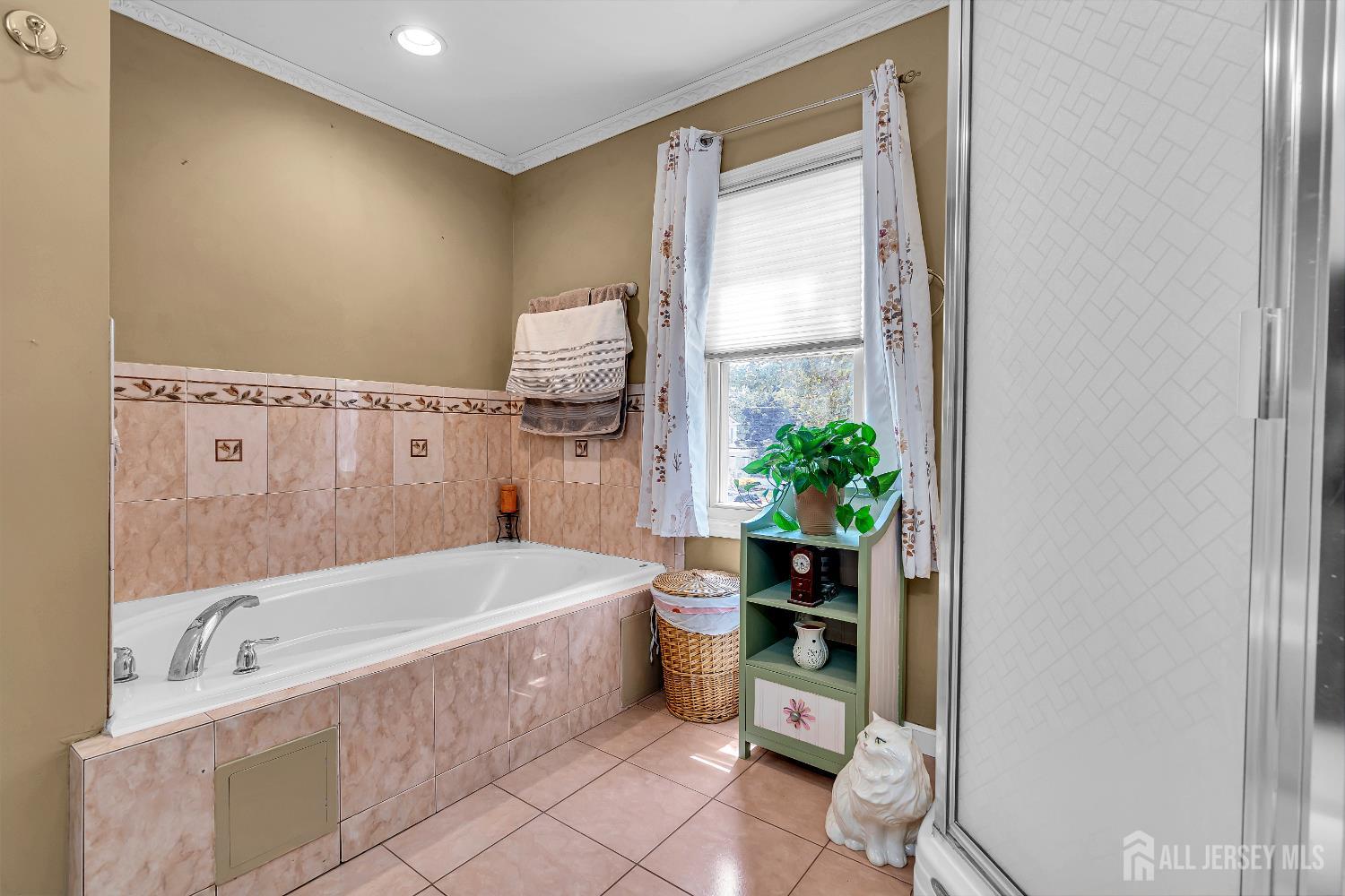 Woodbridge Proper, New Jersey, 07095, United States, 5 Bedrooms Bedrooms, ,2 BathroomsBathrooms,Residential,For Sale,1906051