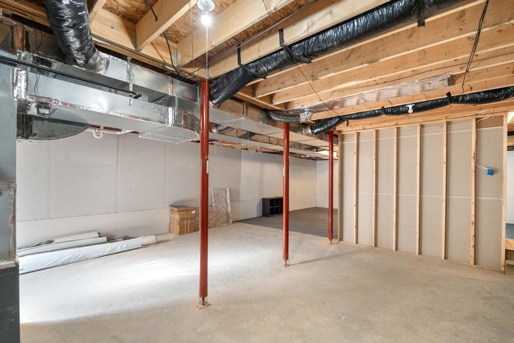 Charlevoix, Michigan, 49720, United States, 5 Bedrooms Bedrooms, ,3 BathroomsBathrooms,Residential,For Sale,1916924