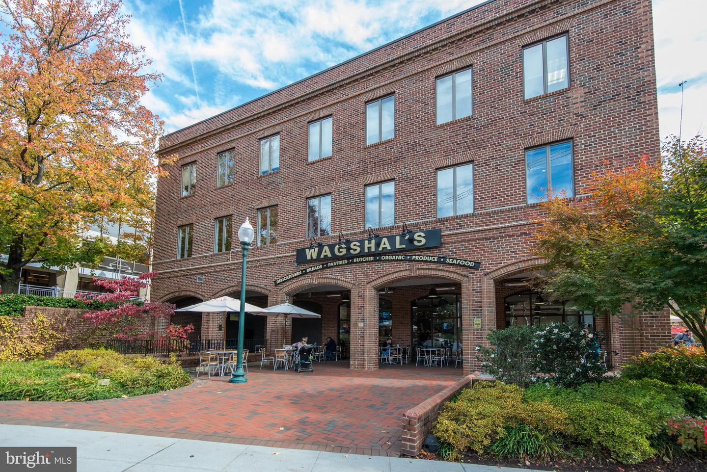 Washington, District of Columbia, 20016, United States, 3 Bedrooms Bedrooms, ,3 BathroomsBathrooms,Residential,For Sale,1895672