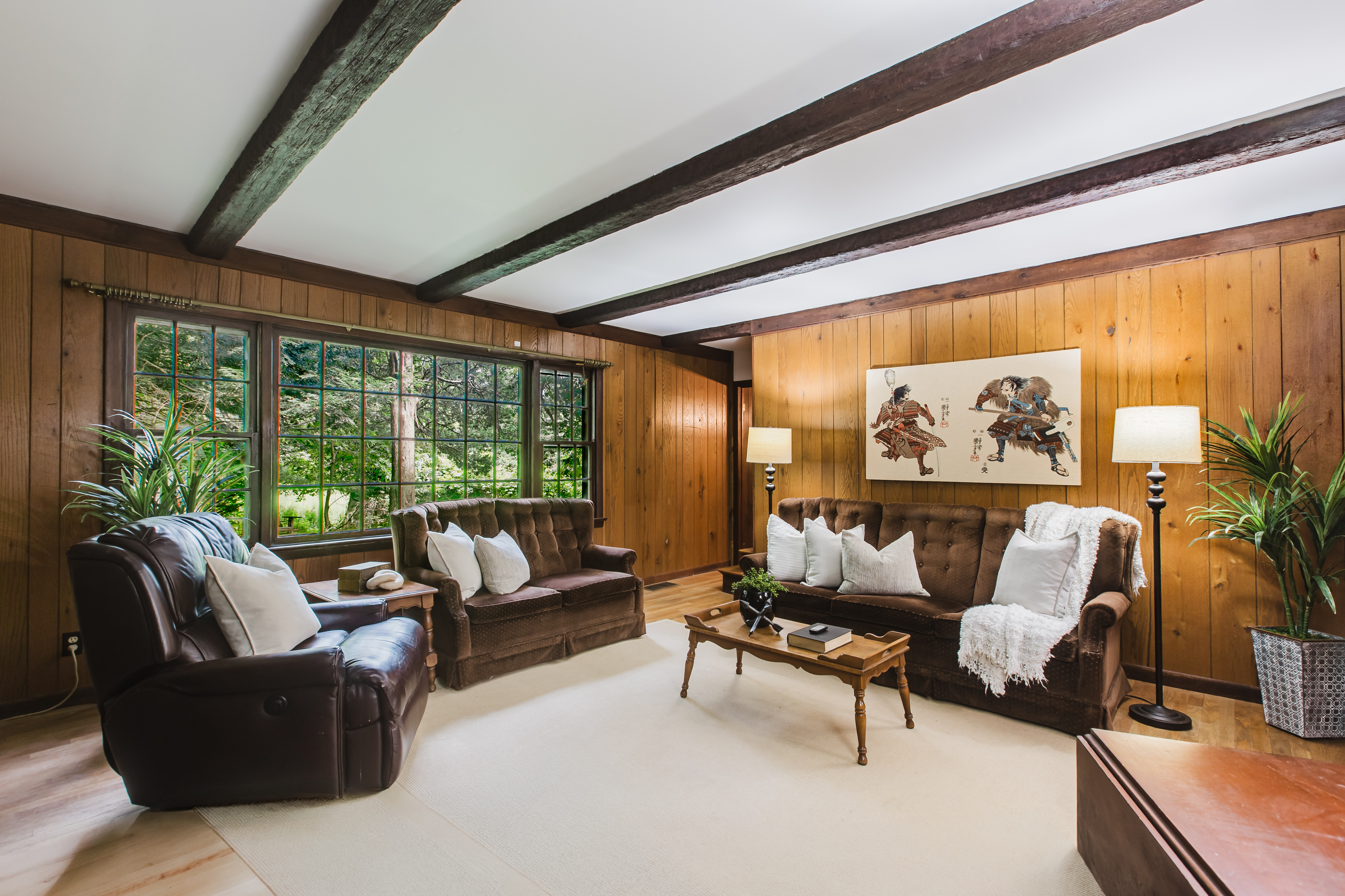  Five Bedroom Home Tucked Away  at the End of a Private Road - 物件實景