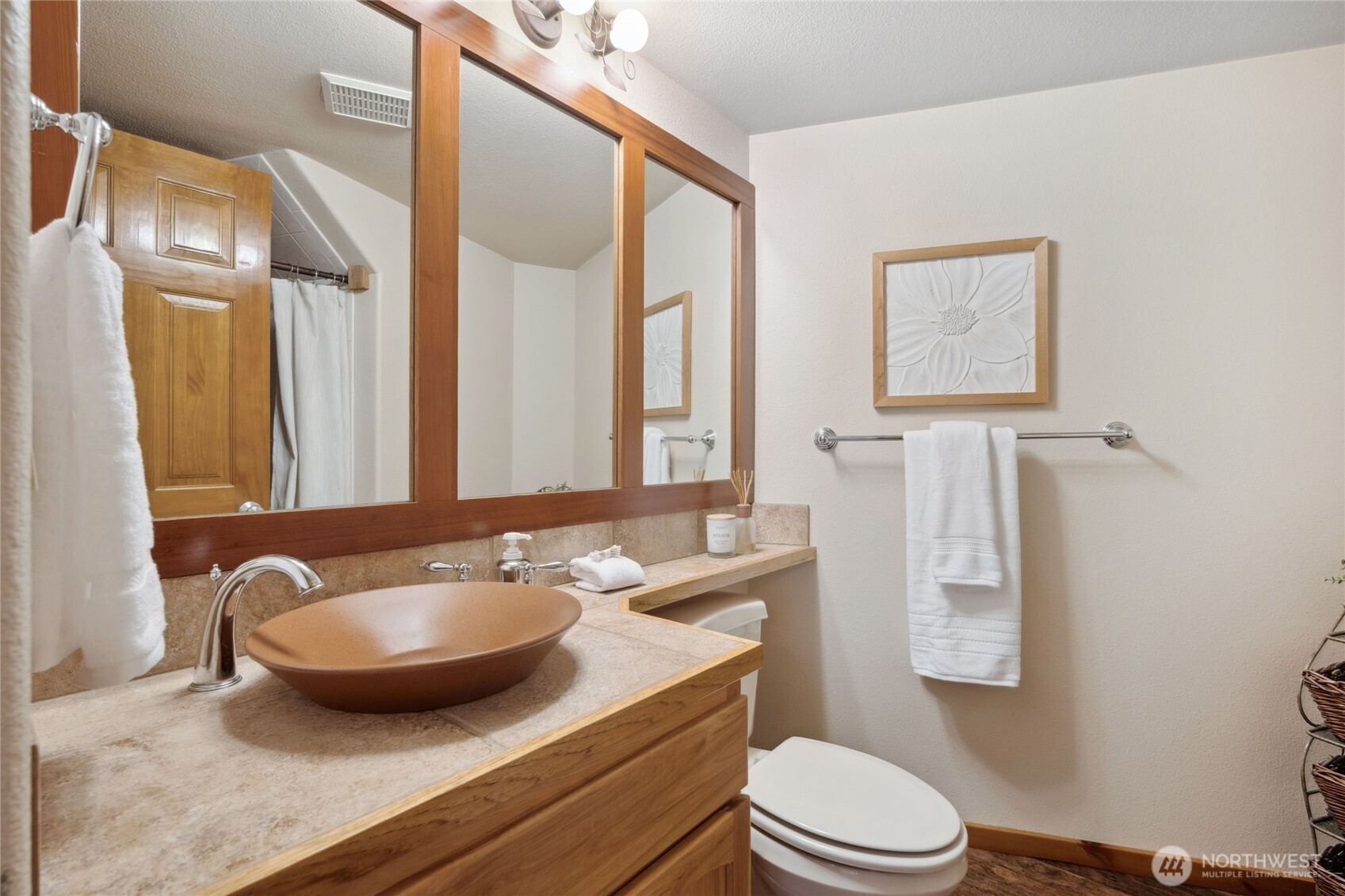 Kirkland, Washington, 98033, United States, 4 Bedrooms Bedrooms, ,2 BathroomsBathrooms,Residential,For Sale,1804621
